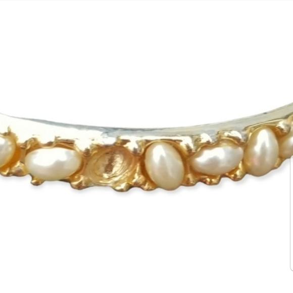KENNETH JAY LANE DESIGNER GOLDTONED BANGLE WITH FAUX PEARLS - Picture 4 of 6
